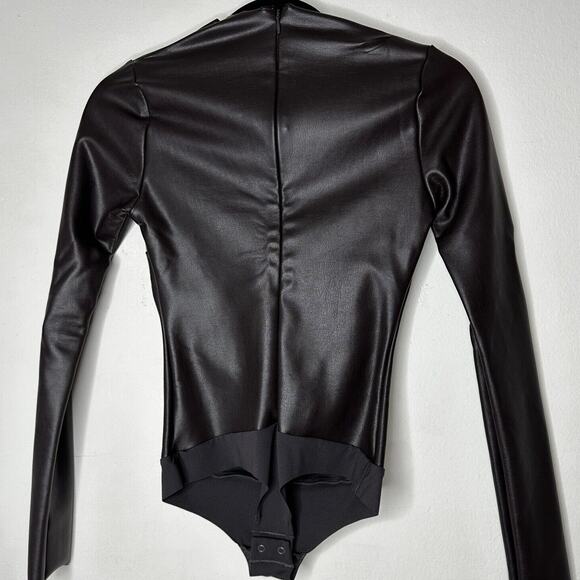 NWT Skims SET Soot Faux Leather Long Sleeve High Neck Bodysuit Biker Shorts XS - Picture 2 of 16